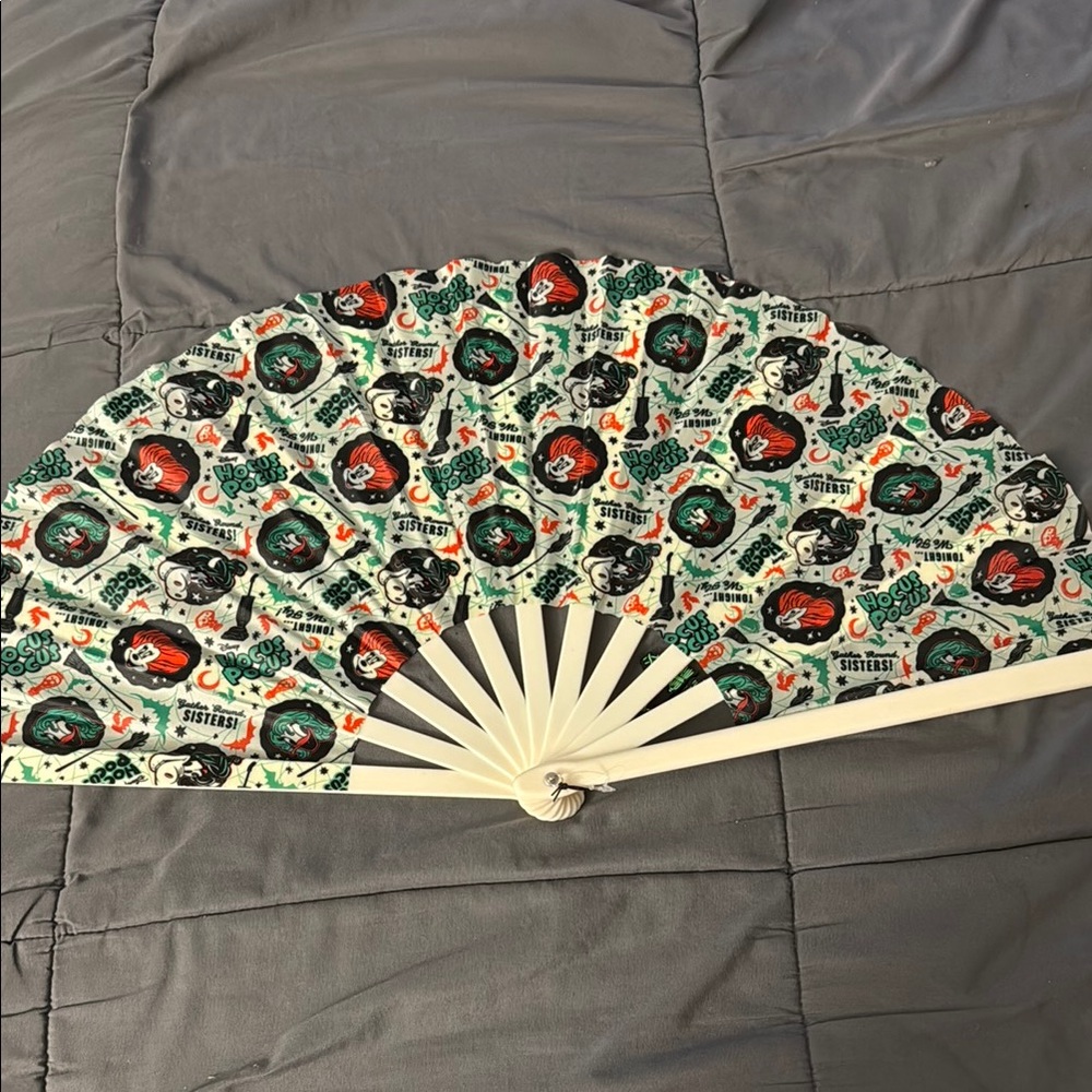 Disney Patks Hocus Pocus Sanderson Sister Themed Fabric Fan NWOT